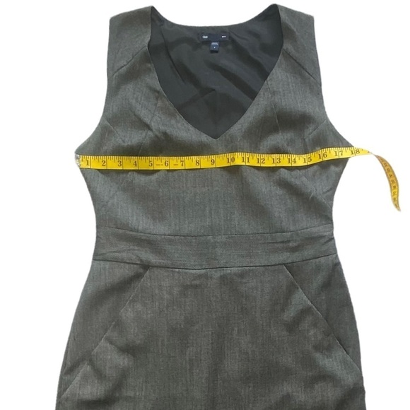 GAP Dark Gray Sleeveless V-Neck Sheath Dress Fully Lined With Pockets EUC Size 8 - Picture 8 of 10